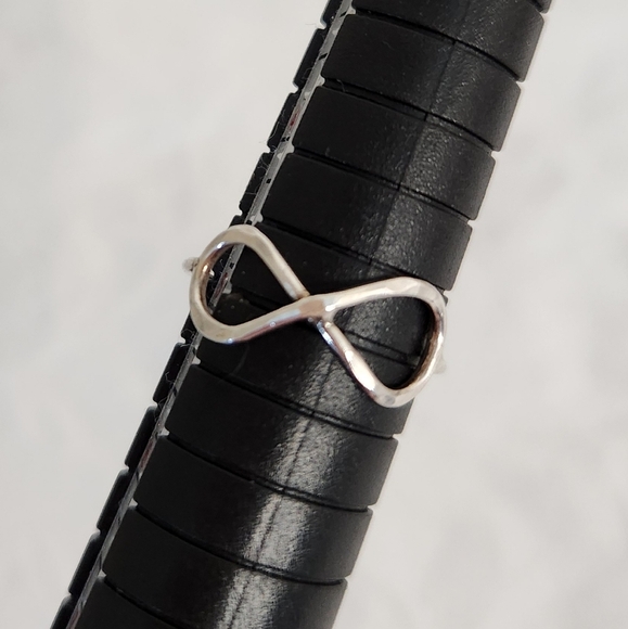 Antique Silver Infinity Ring - Picture 3 of 11